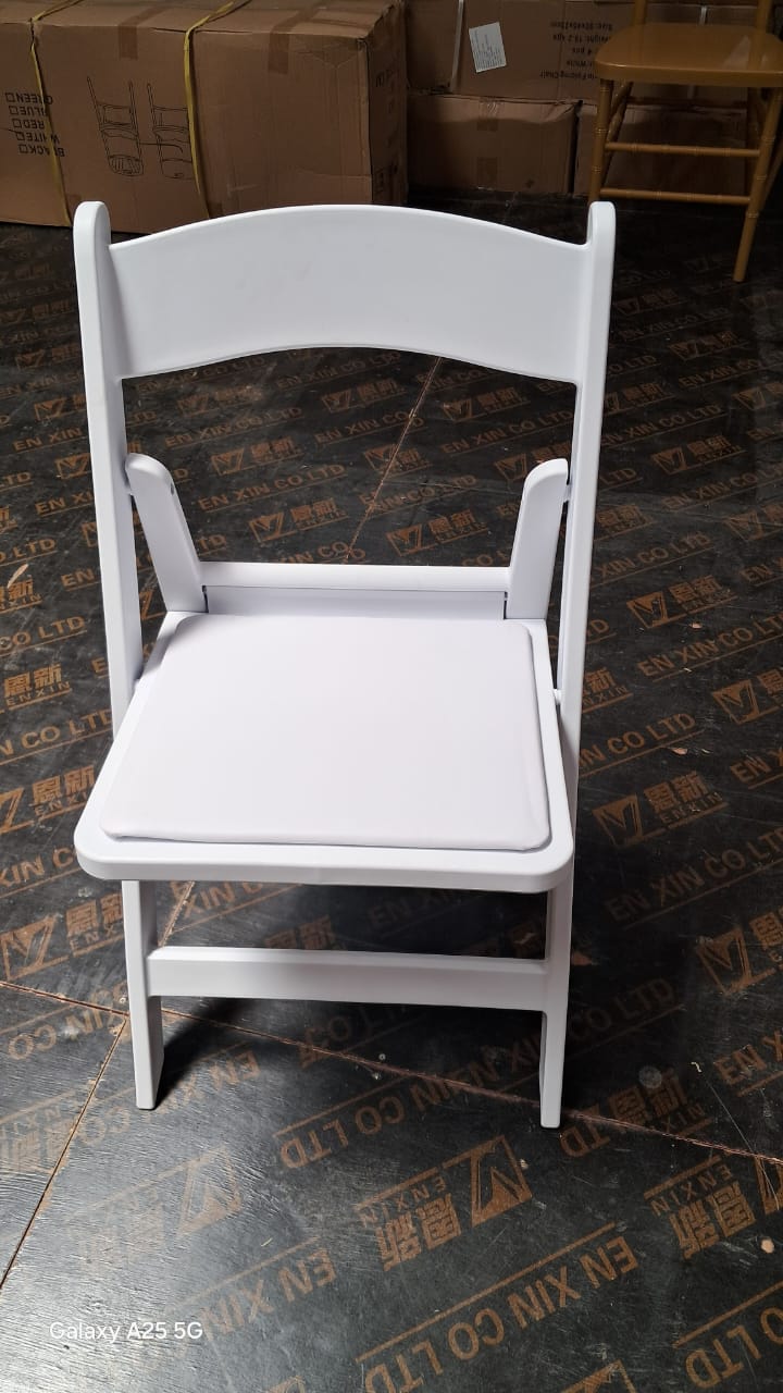 Chiavari chair with cushion